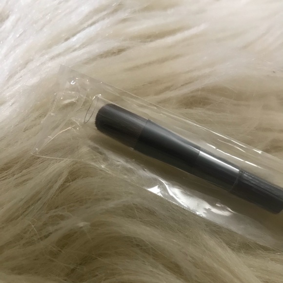 BOBBI BROWN eyeshadow brush - Picture 2 of 4